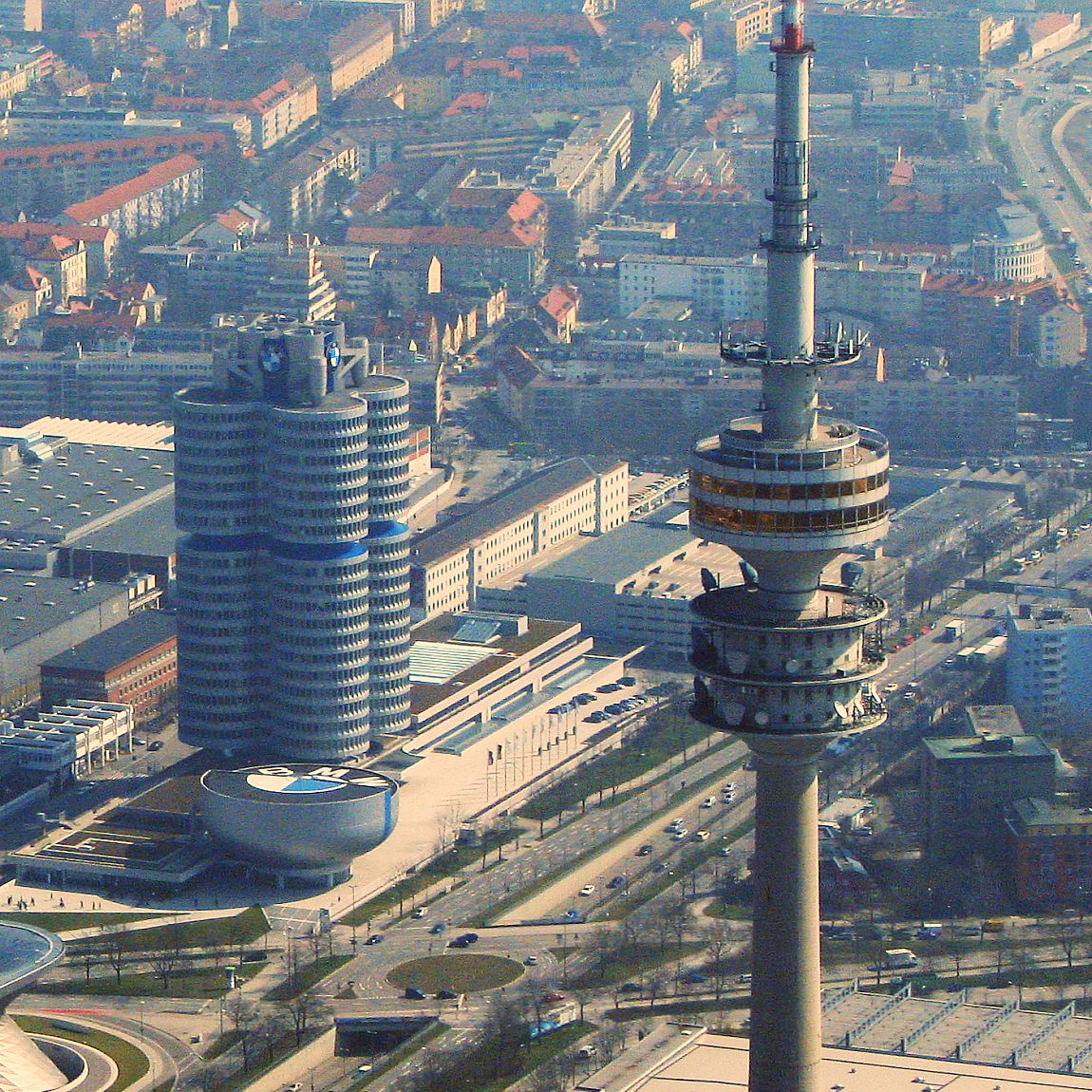 Luftbild München mit Olympiaturm und BMW-Hochhaus